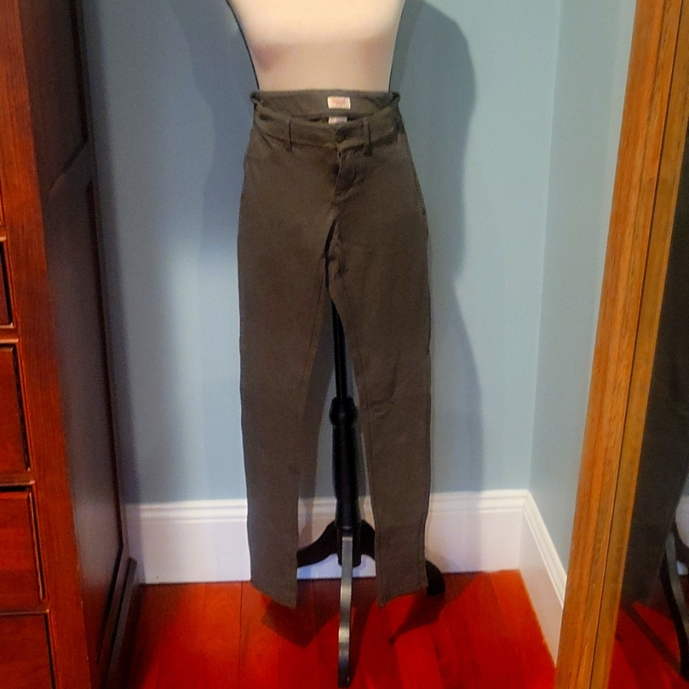 Junior's Olive Green  Missimo Jeggings size 5.